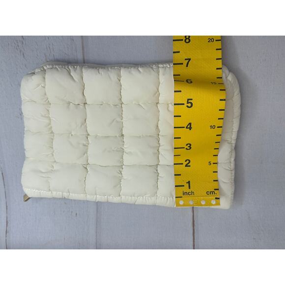 Puffy Quilted Checkered White Travel Cosmetic, Toiletry, Makeup Bag New - Picture 10 of 11